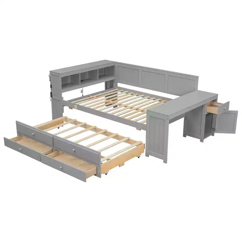 Lit plateforme, bureau avec étagères et tiroirs de rangement, et armoires