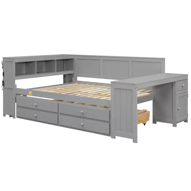 Lit plateforme, bureau avec étagères et tiroirs de rangement, et armoires