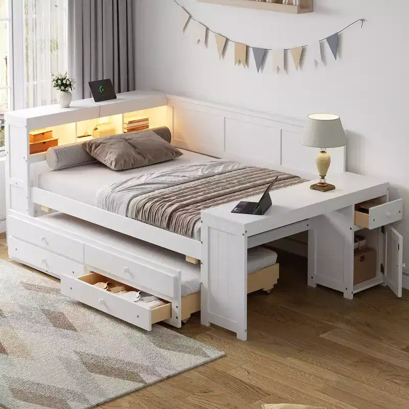 Lit plateforme, bureau avec étagères et tiroirs de rangement, et armoires