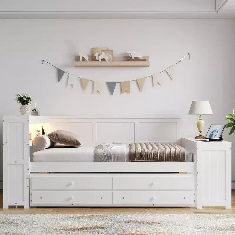Lit plateforme, bureau avec étagères et tiroirs de rangement, et armoires