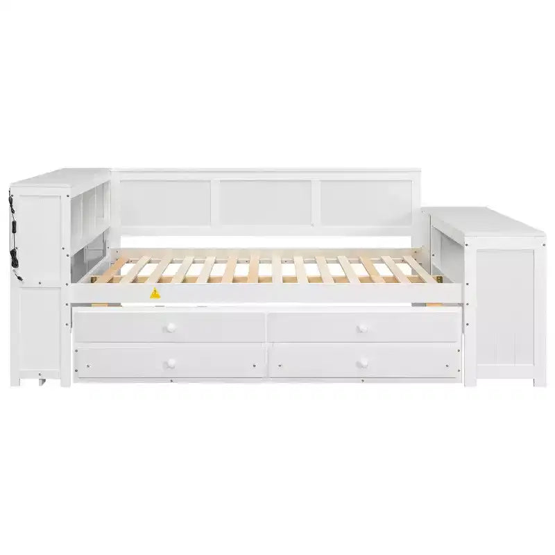 Lit plateforme, bureau avec étagères et tiroirs de rangement, et armoires
