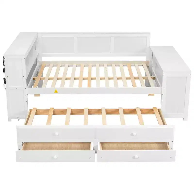 Lit plateforme, bureau avec étagères et tiroirs de rangement, et armoires