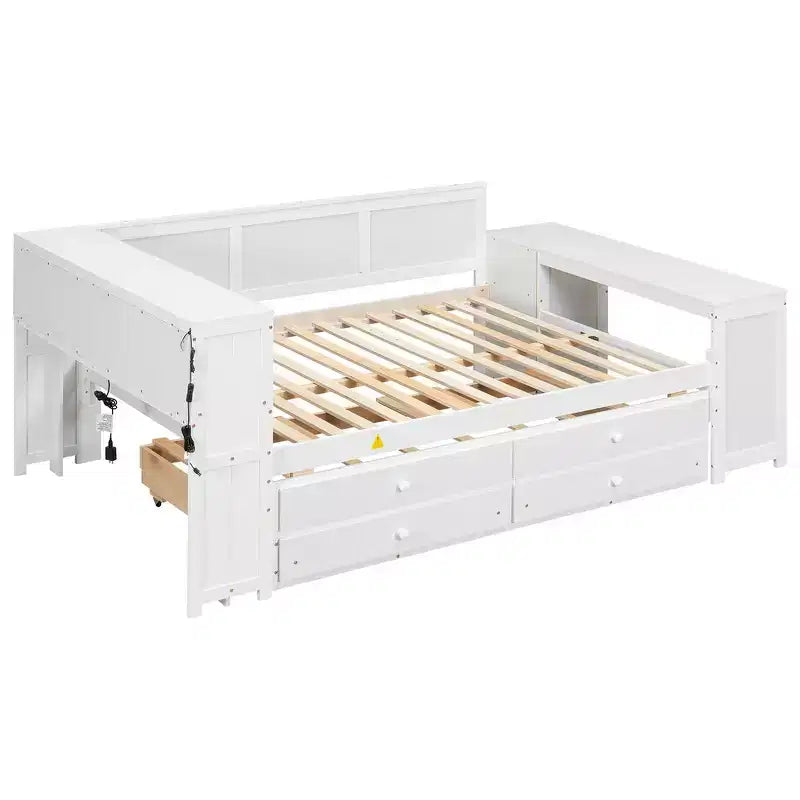 Lit plateforme, bureau avec étagères et tiroirs de rangement, et armoires