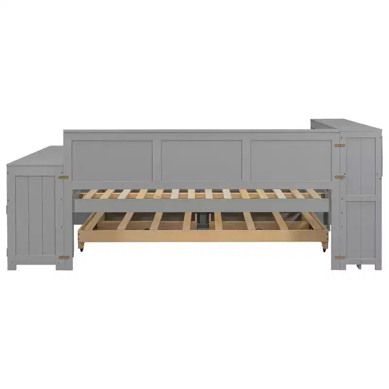 Lit plateforme, bureau avec étagères et tiroirs de rangement, et armoires