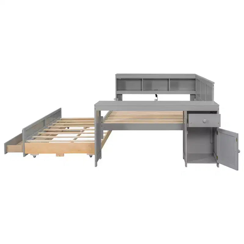 Lit plateforme, bureau avec étagères et tiroirs de rangement, et armoires