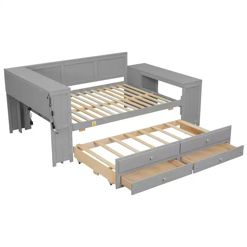 Lit plateforme, bureau avec étagères et tiroirs de rangement, et armoires
