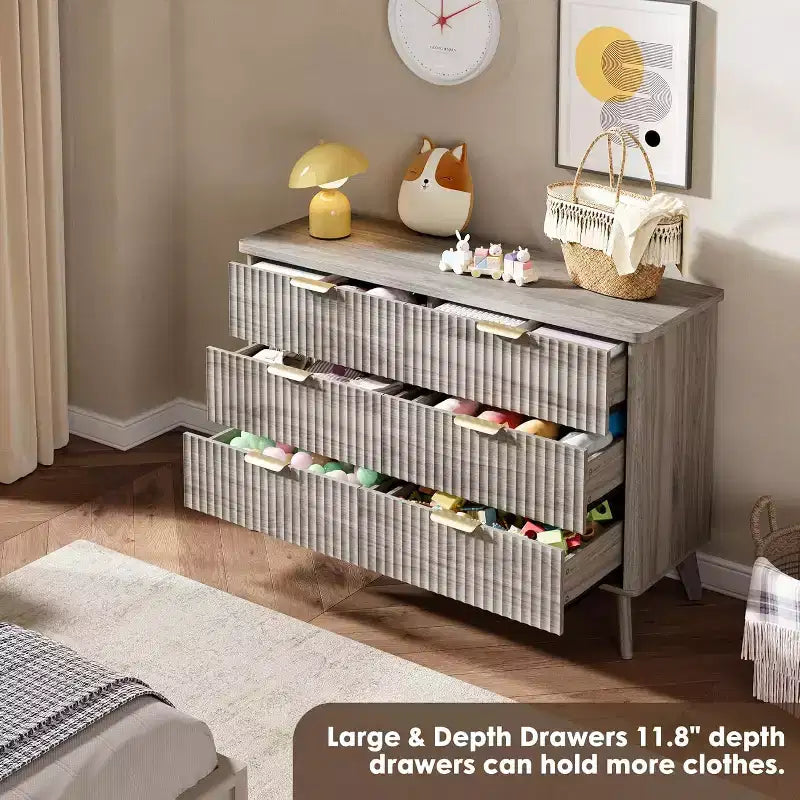 Une coiffeuse avec rainures encastrées pour la chambre.