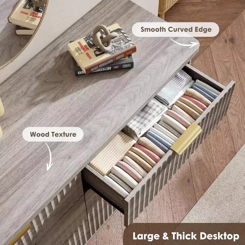 Une coiffeuse avec rainures encastrées pour la chambre.