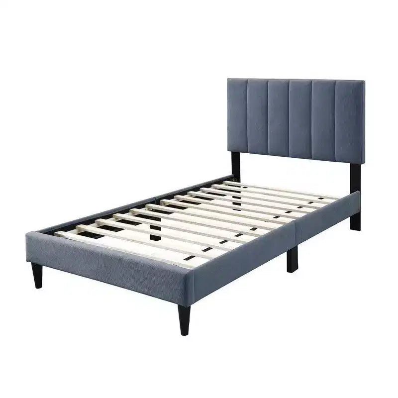 Grand lit, fait d'un doux tissu de lin matelassé gris anthracite