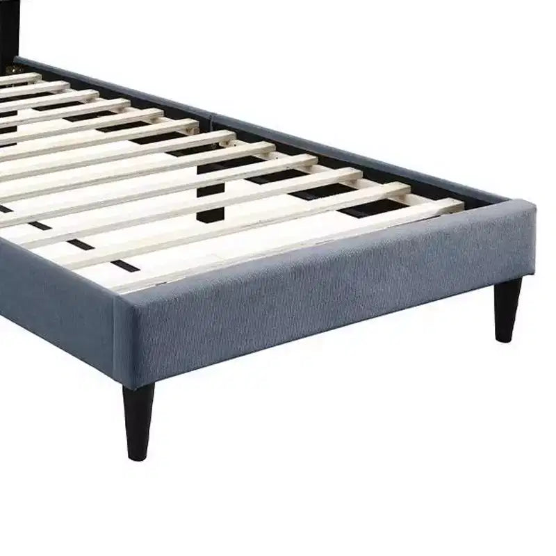 Grand lit, fait d'un doux tissu de lin matelassé gris anthracite