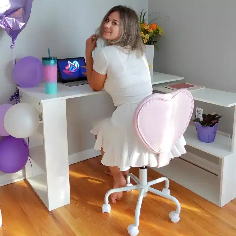 Chaise de bureau au dossier en forme de cœur